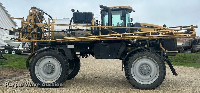 image for item EK8187 2012 Rogator RG1100 sprayer