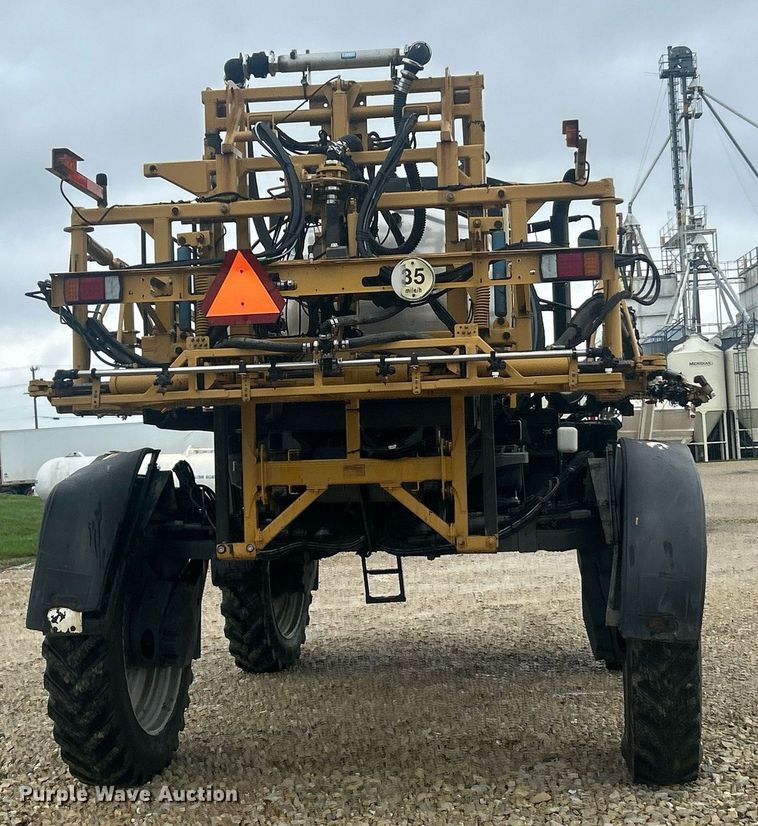 image for item EK8187 2012 Rogator RG1100 sprayer