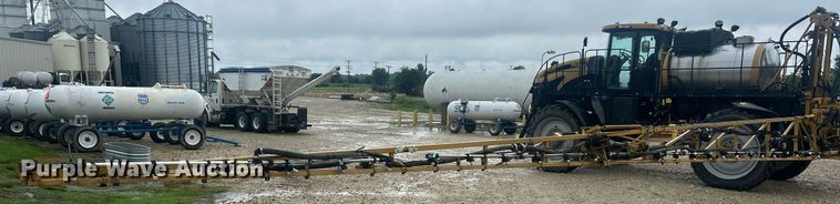 image for item EK8187 2012 Rogator RG1100 sprayer