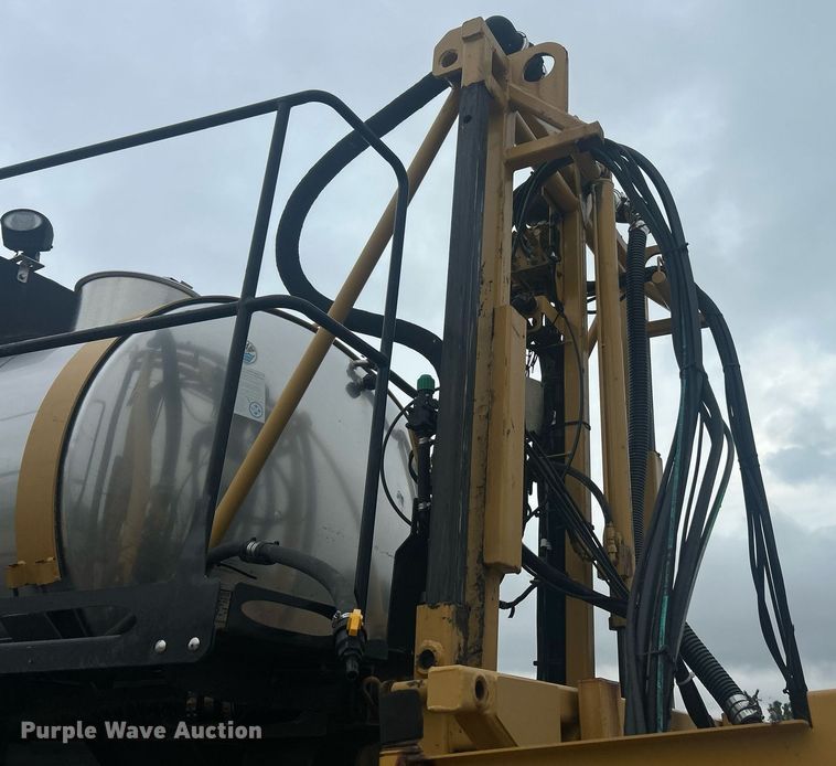 image for item EK8187 2012 Rogator RG1100 sprayer