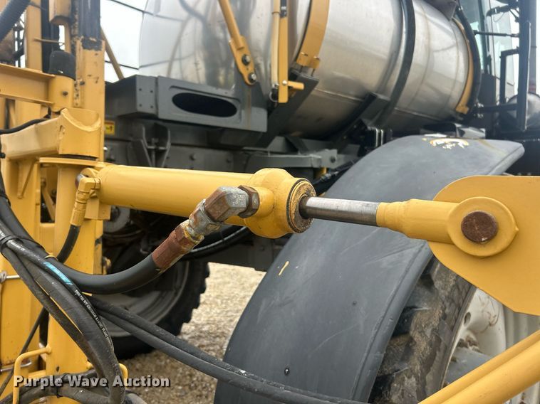 image for item EK8187 2012 Rogator RG1100 sprayer