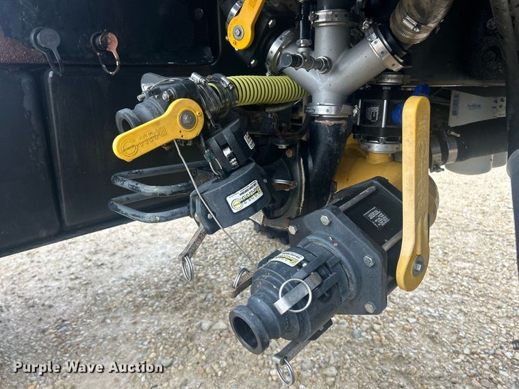 image for item EK8187 2012 Rogator RG1100 sprayer