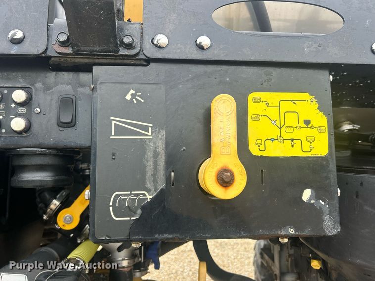 image for item EK8187 2012 Rogator RG1100 sprayer