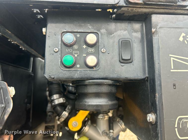 image for item EK8187 2012 Rogator RG1100 sprayer