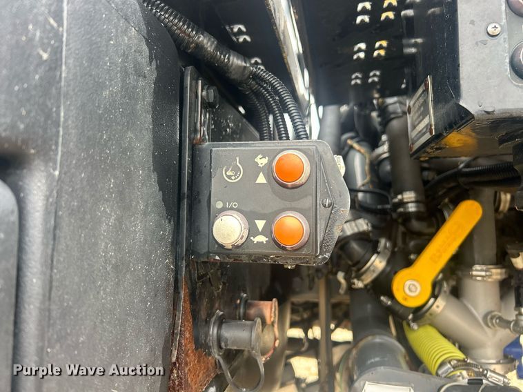 image for item EK8187 2012 Rogator RG1100 sprayer