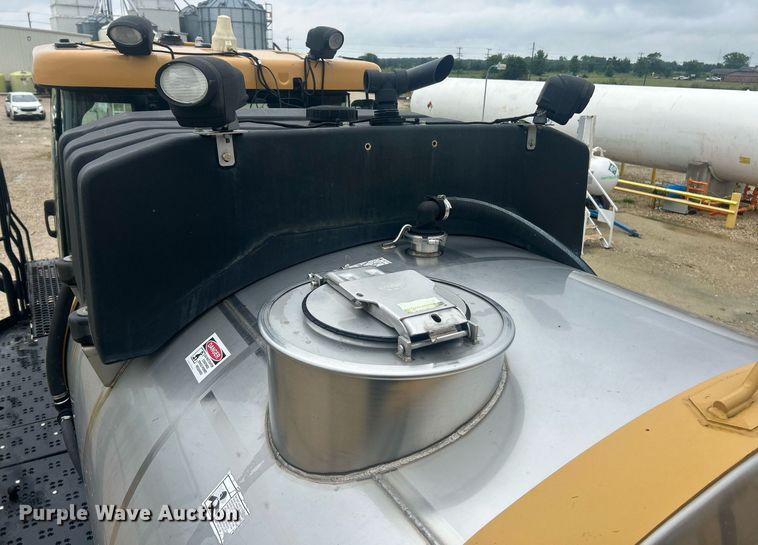 image for item EK8187 2012 Rogator RG1100 sprayer