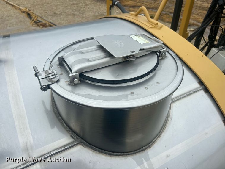 image for item EK8187 2012 Rogator RG1100 sprayer