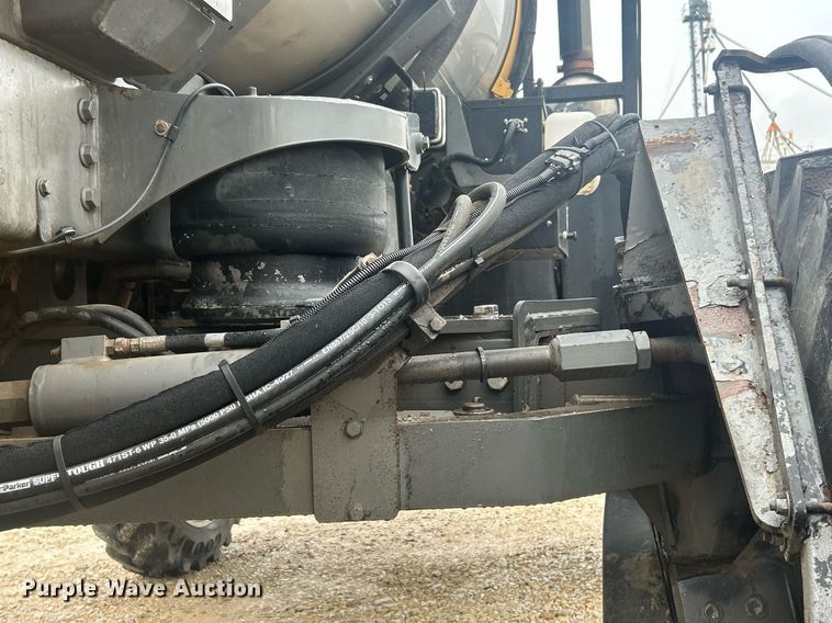 image for item EK8187 2012 Rogator RG1100 sprayer