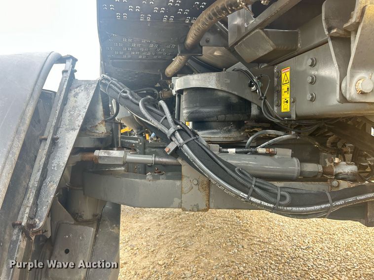 image for item EK8187 2012 Rogator RG1100 sprayer