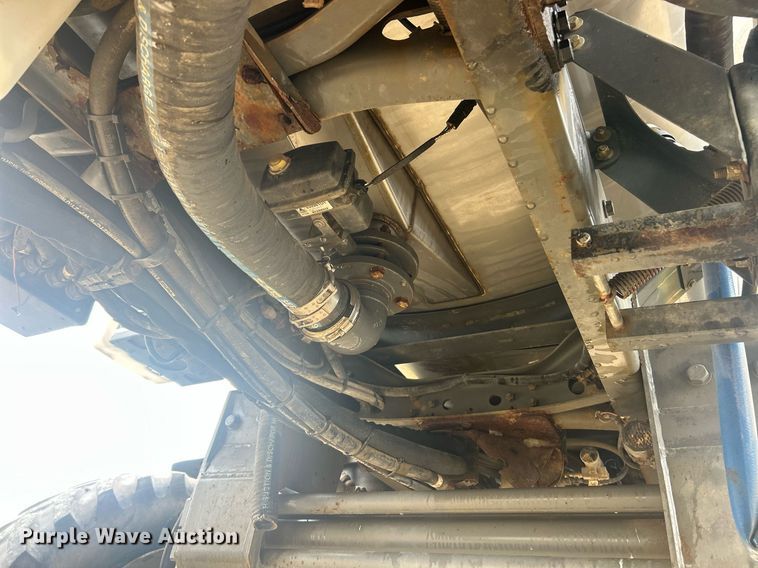 image for item EK8187 2012 Rogator RG1100 sprayer