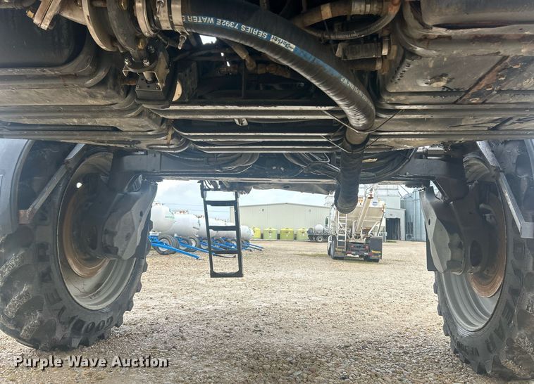 image for item EK8187 2012 Rogator RG1100 sprayer