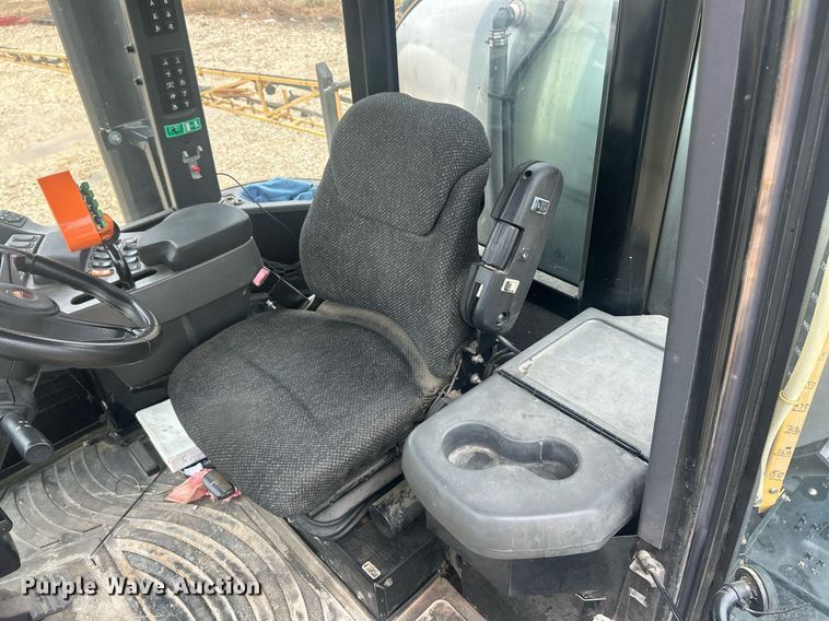 image for item EK8187 2012 Rogator RG1100 sprayer