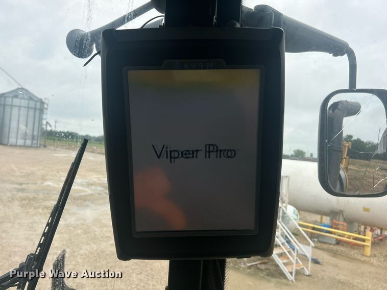 image for item EK8187 2012 Rogator RG1100 sprayer