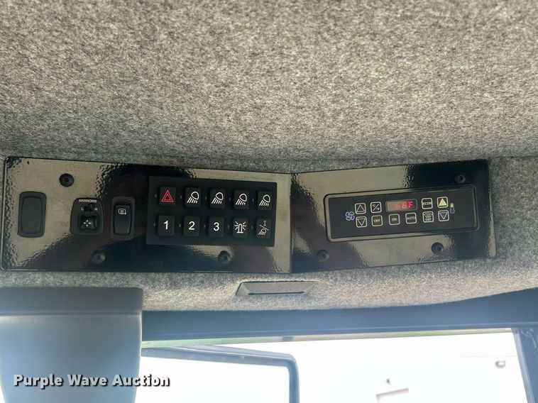 image for item EK8187 2012 Rogator RG1100 sprayer