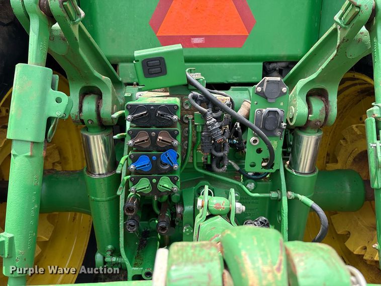 image for item EM2635 2011 John Deere 8285R MFWD tractor