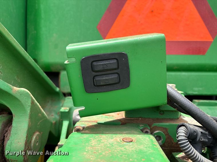 image for item EM2635 2011 John Deere 8285R MFWD tractor