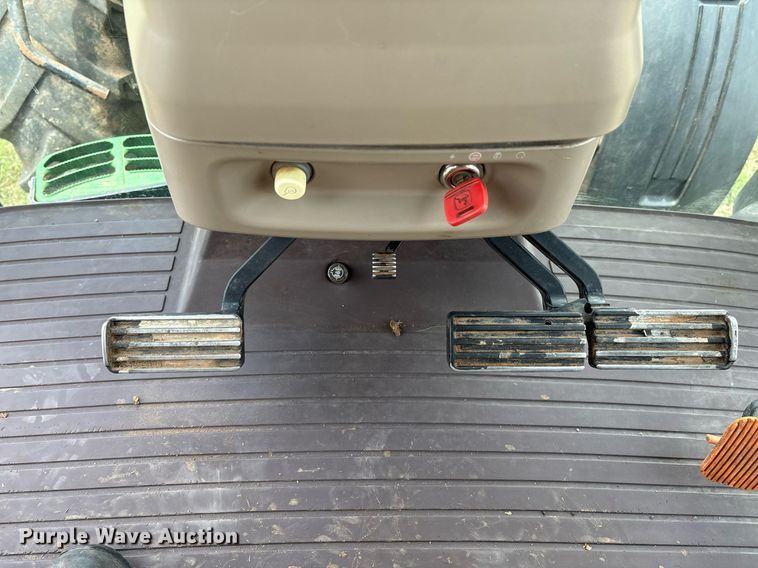 image for item EM2635 2011 John Deere 8285R MFWD tractor