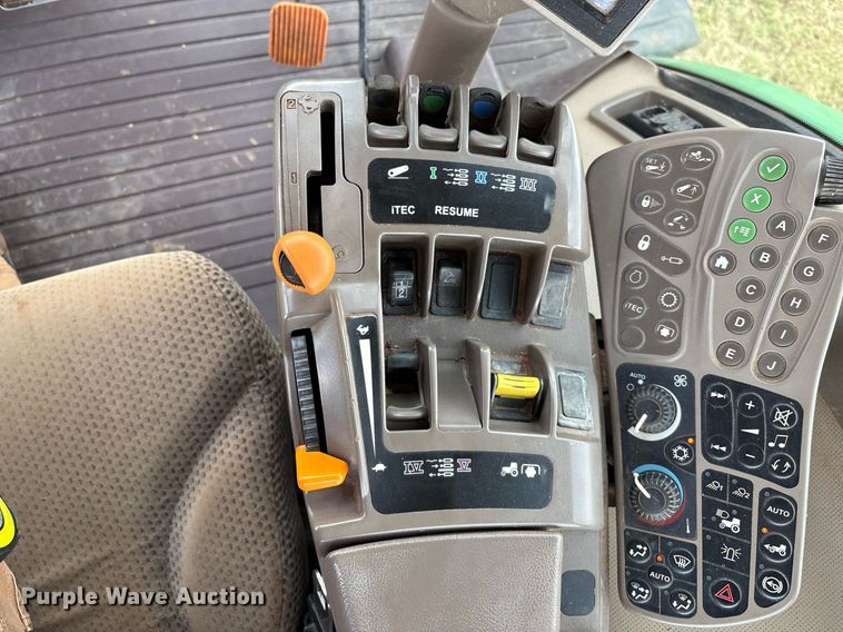 image for item EM2635 2011 John Deere 8285R MFWD tractor