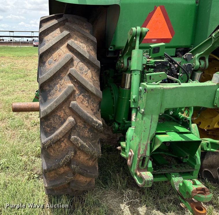 image for item EM2635 2011 John Deere 8285R MFWD tractor