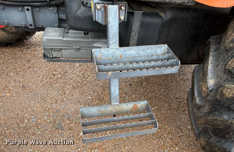 image for item EM2640 Kubota M108S MFWD tractor