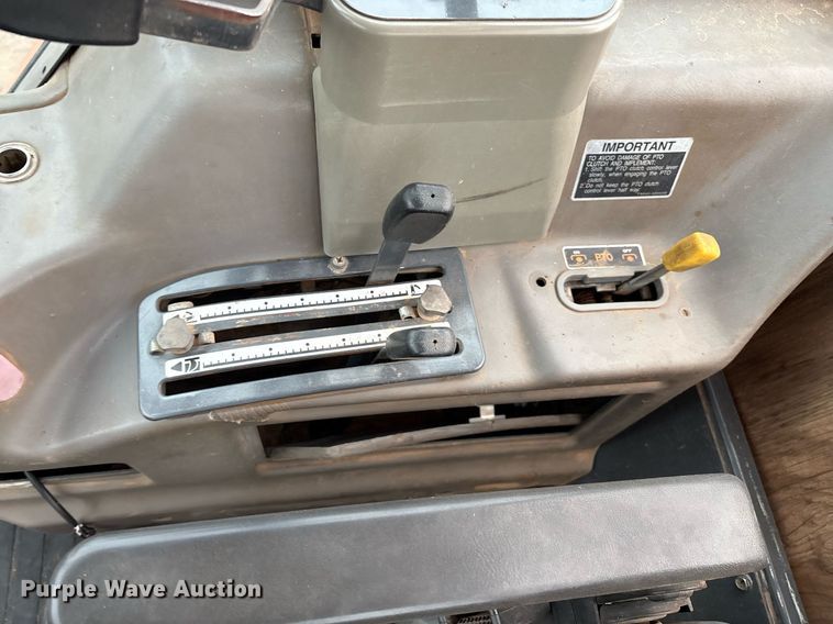 image for item EM2640 Kubota M108S MFWD tractor