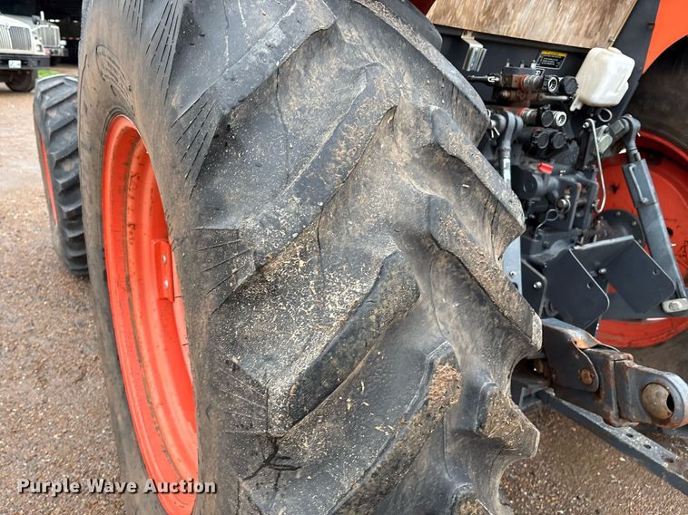 image for item EM2640 Kubota M108S MFWD tractor