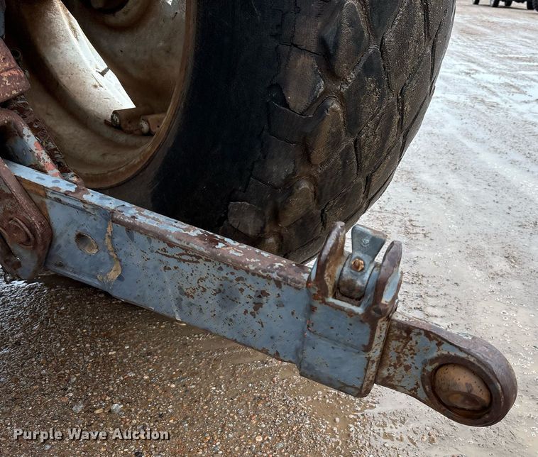 image for item EM2641 1998 New Holland 7635 tractor