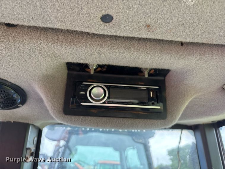 image for item EM2641 1998 New Holland 7635 tractor