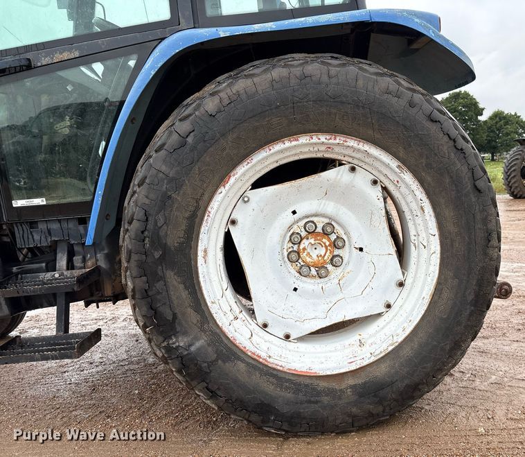 image for item EM2641 1998 New Holland 7635 tractor