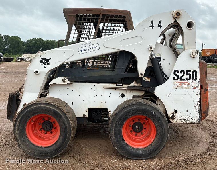 image for item EM2646 2008 Bobcat S250 skid steer loader