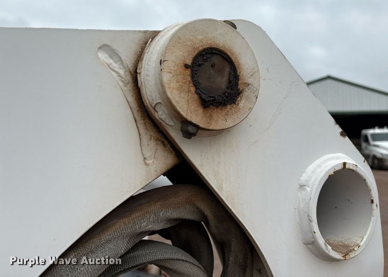 image for item EM2646 2008 Bobcat S250 skid steer loader