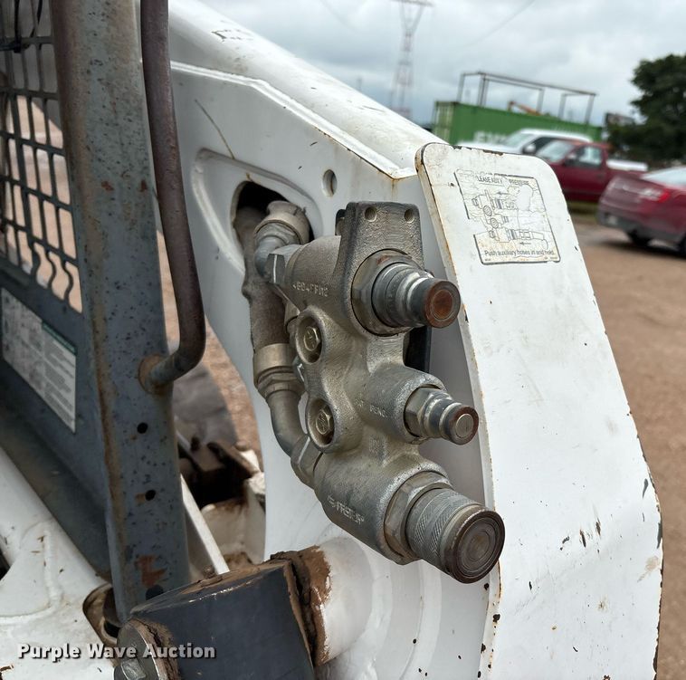 image for item EM2646 2008 Bobcat S250 skid steer loader