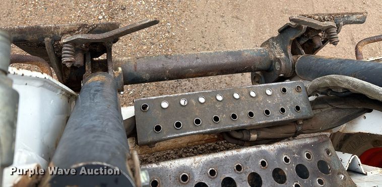 image for item EM2646 2008 Bobcat S250 skid steer loader