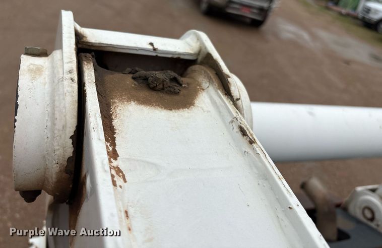 image for item EM2646 2008 Bobcat S250 skid steer loader