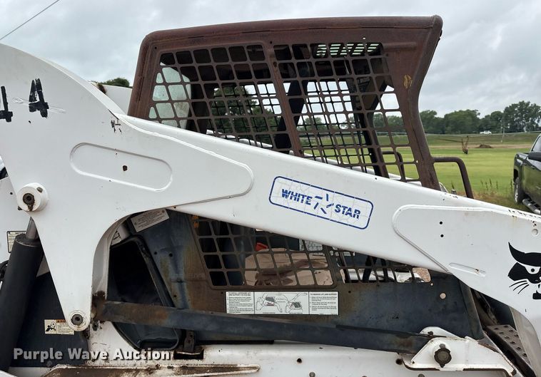 image for item EM2646 2008 Bobcat S250 skid steer loader