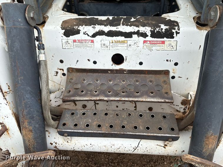 image for item EM2646 2008 Bobcat S250 skid steer loader