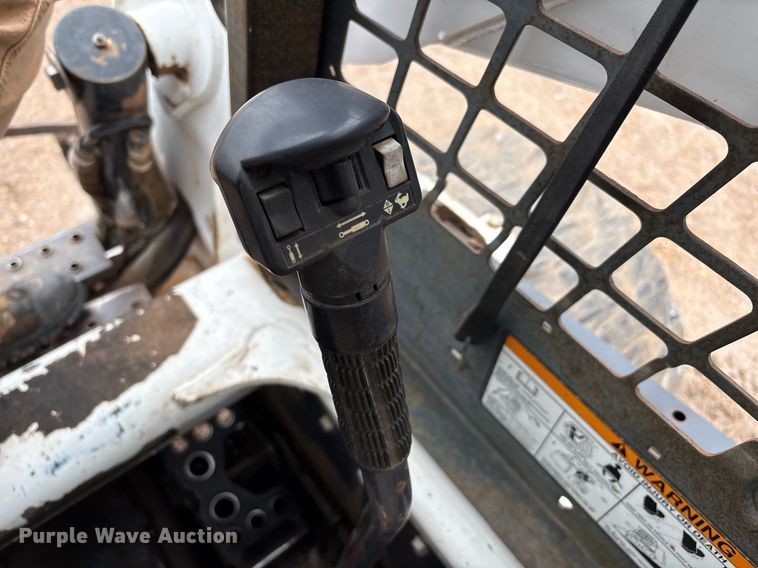 image for item EM2646 2008 Bobcat S250 skid steer loader