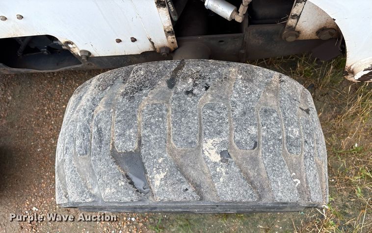 image for item EM2646 2008 Bobcat S250 skid steer loader