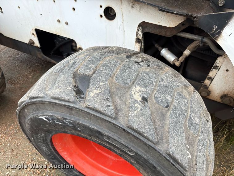 image for item EM2646 2008 Bobcat S250 skid steer loader