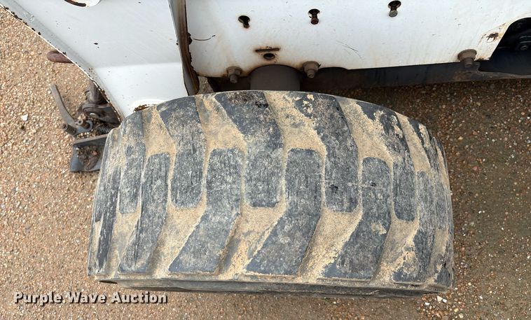 image for item EM2646 2008 Bobcat S250 skid steer loader