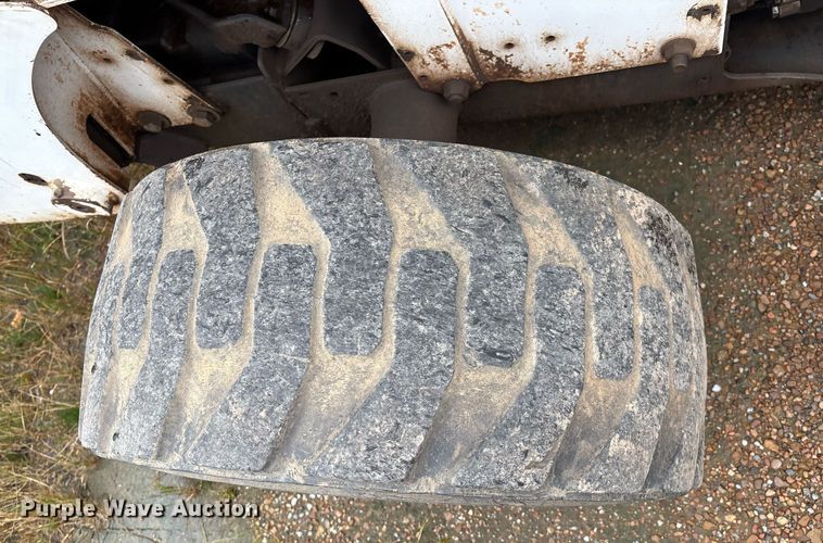 image for item EM2646 2008 Bobcat S250 skid steer loader