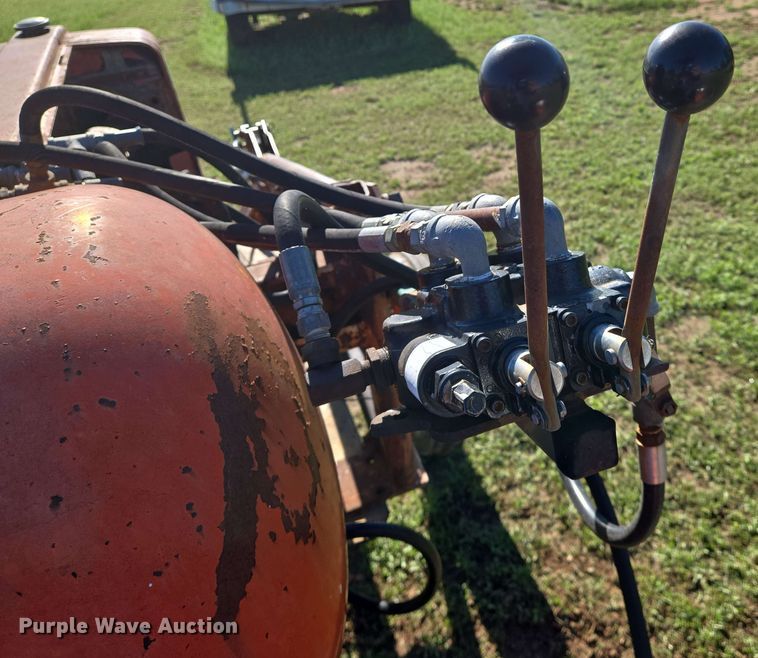 image for item EN8969 Allis Chalmers D17 tractor