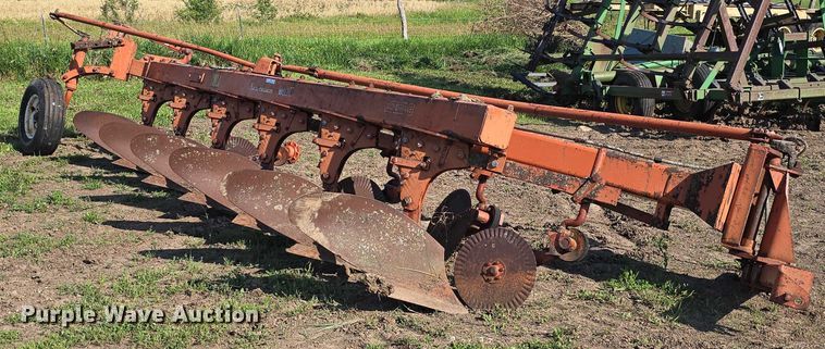 image for item EO1063 Allis Chalmers 2000  six bottom plow
