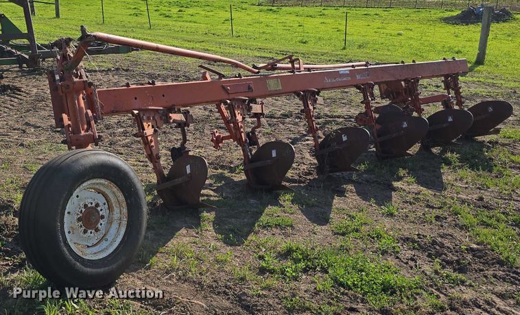 image for item EO1063 Allis Chalmers 2000  six bottom plow