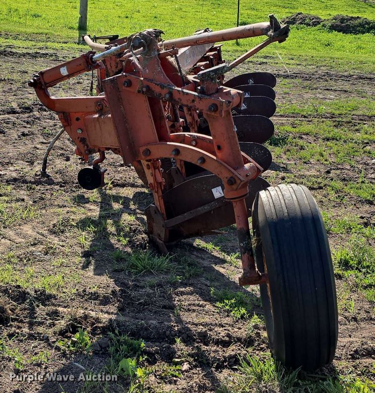 image for item EO1063 Allis Chalmers 2000  six bottom plow