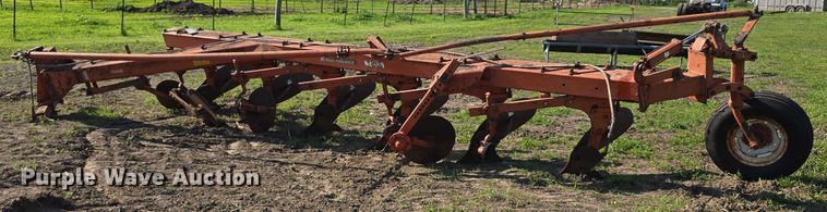 image for item EO1063 Allis Chalmers 2000  six bottom plow