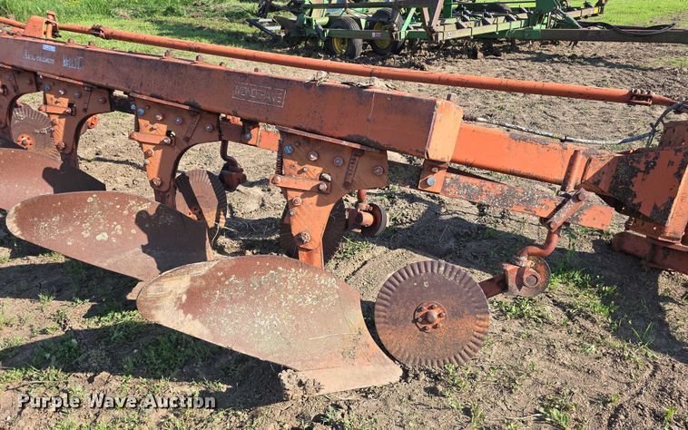 image for item EO1063 Allis Chalmers 2000  six bottom plow