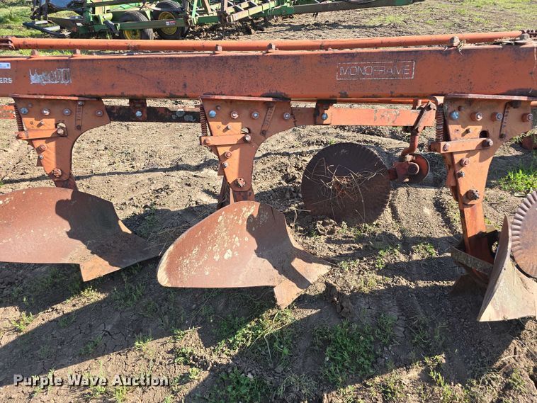 image for item EO1063 Allis Chalmers 2000  six bottom plow