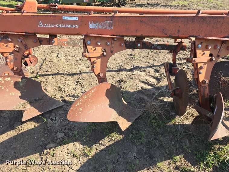 image for item EO1063 Allis Chalmers 2000  six bottom plow
