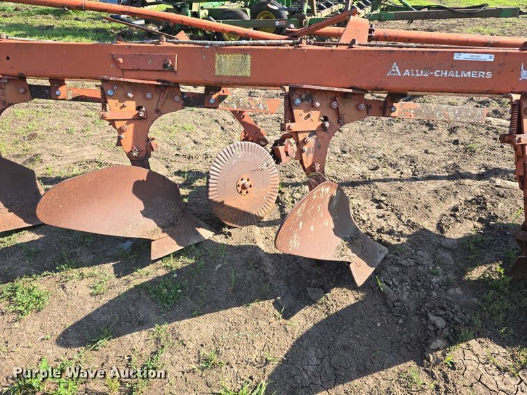 image for item EO1063 Allis Chalmers 2000  six bottom plow